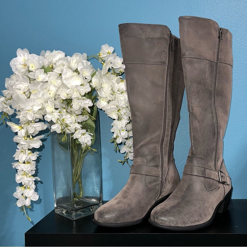NWOT Torrid Grey Oilsuede Buckle Knee High Boots SZ 10WW